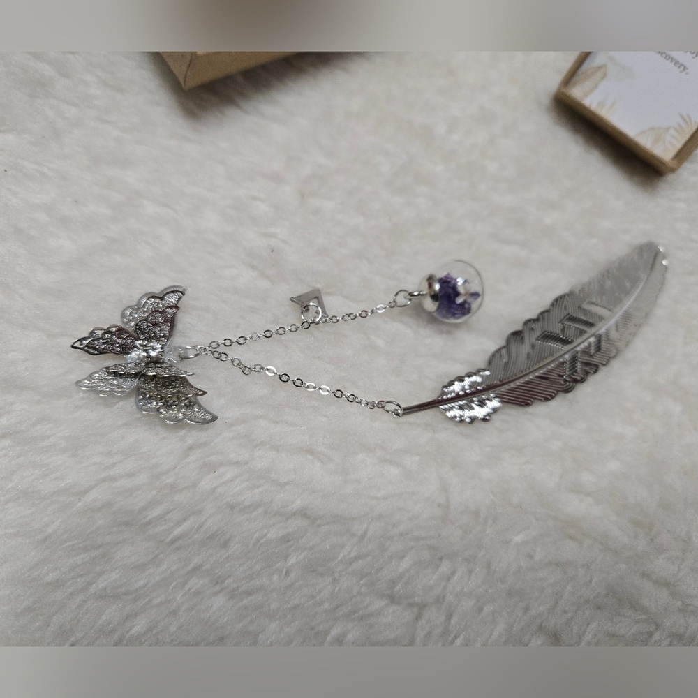 Feather Collection "V" Silver Floral Gift Handmade Bookmark NIB - Picture 4 of 8